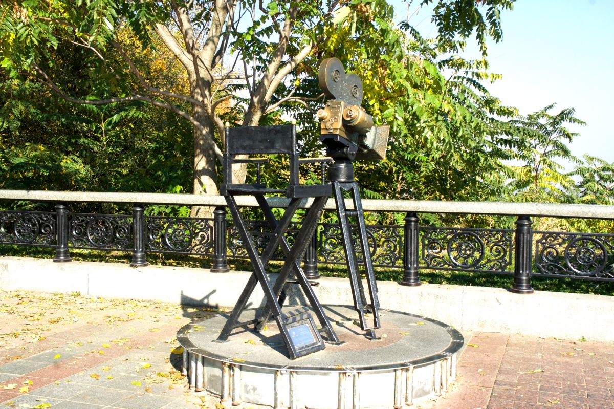 Памятник Режиссер Наблюдатель