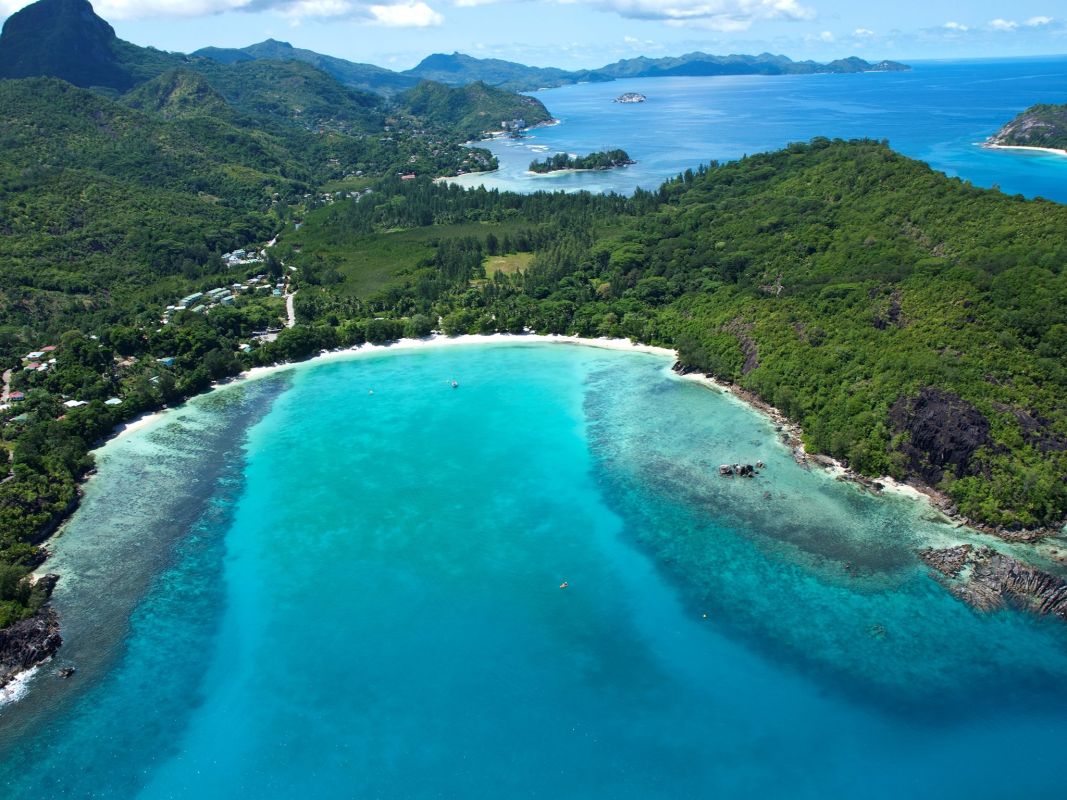 Пляж Порт-Лаунай