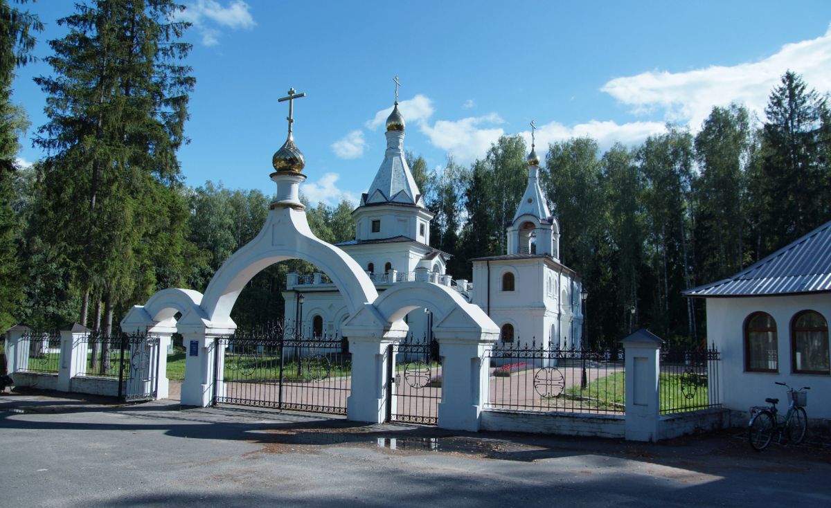 Храм Всех Святых, в земле Российской просиявших