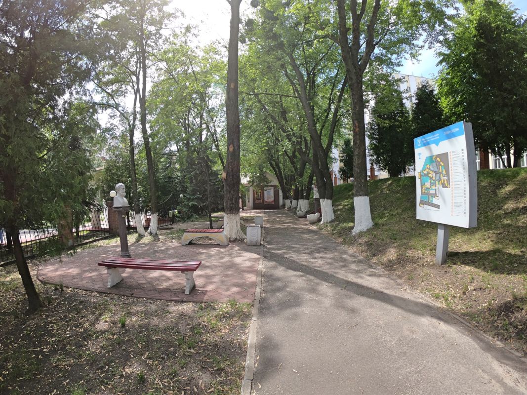 Древнегреческий сквер на территории МАУП