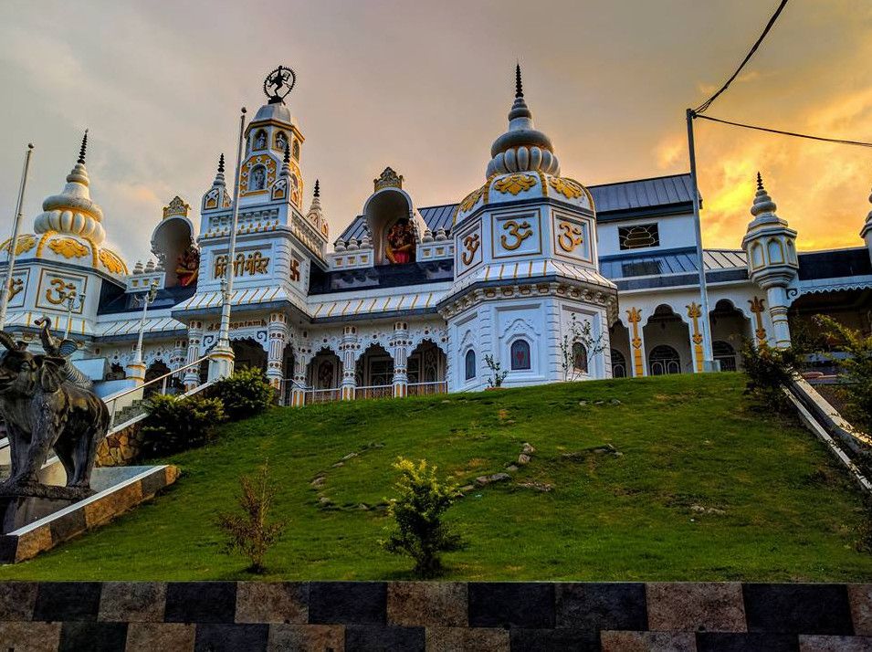 Тривени Мандир