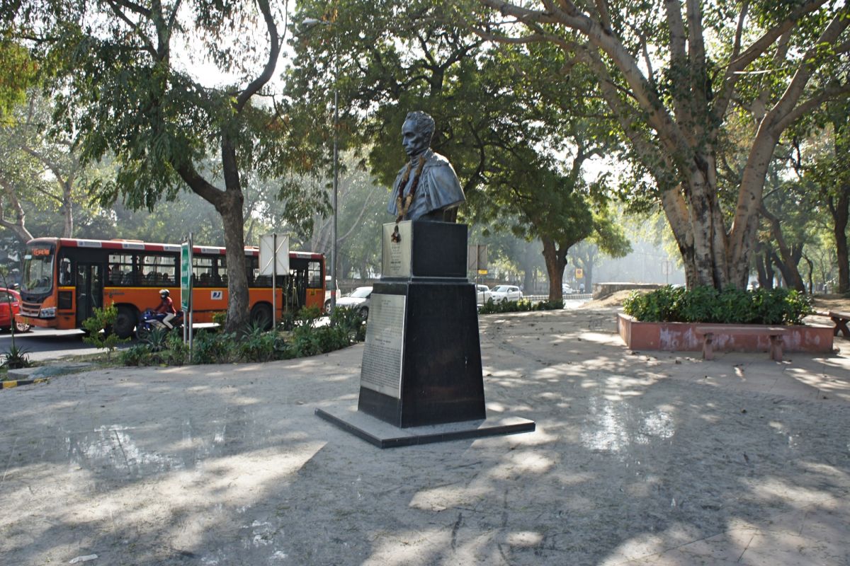 Памятник Симону Боливару в Нью-Дели