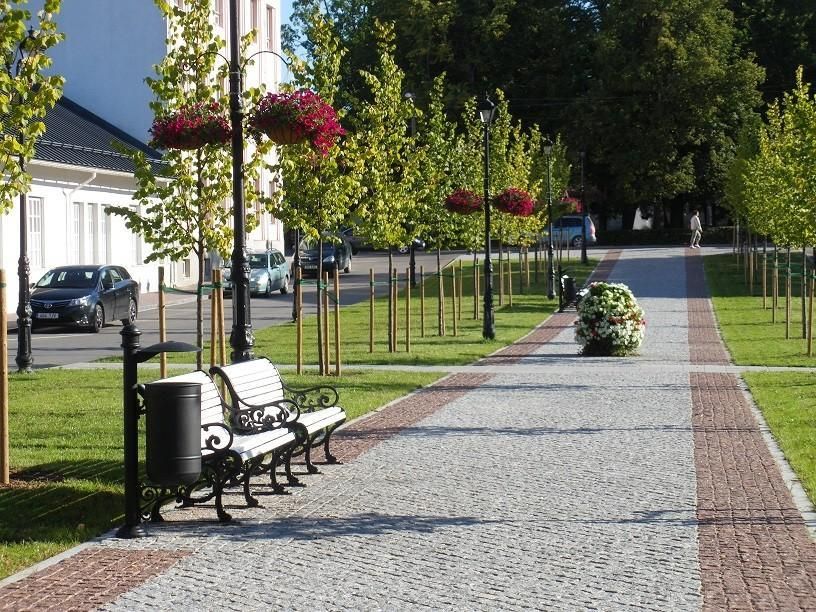 Памятник Фр. Р. Крейцвальду и парк на берегу озера Тамула