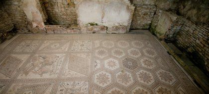 Напольная мозаика «Наказание Дирсе»