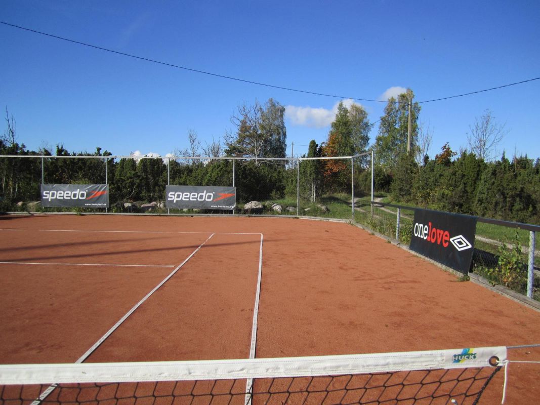 Мельница Пийвароотси, теннисный корт
