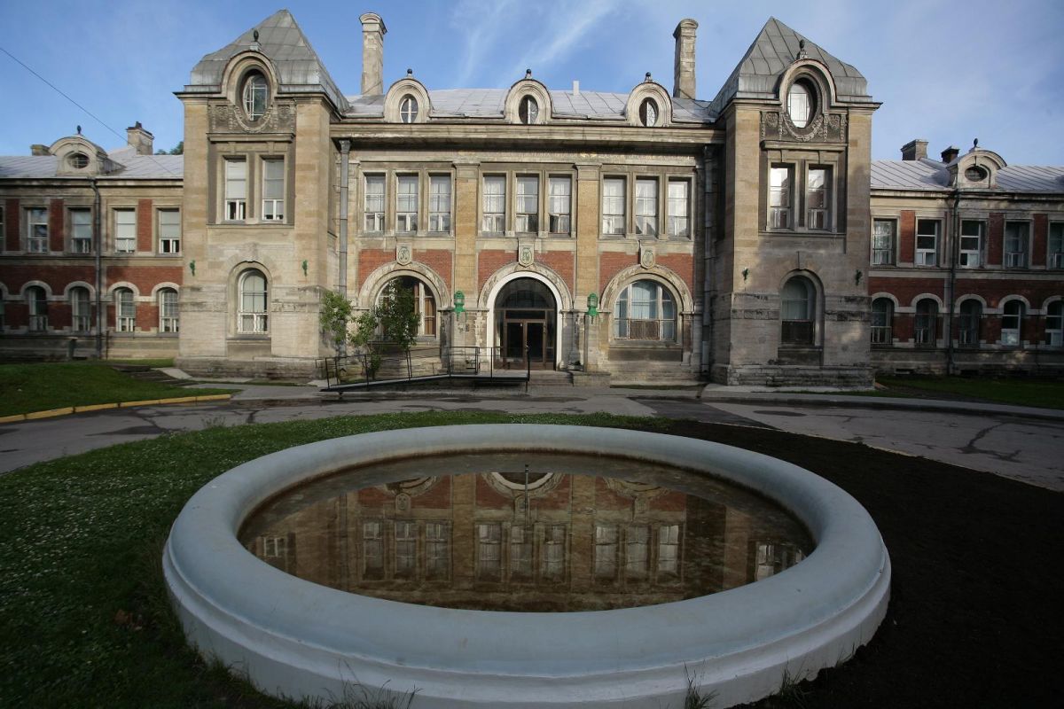 Здание больницы Нарвы