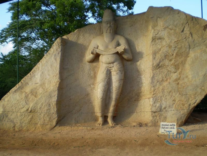 Статуя короля Паракрамбаху