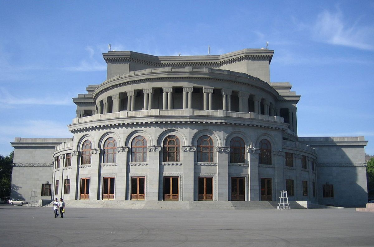 Национальный академический театр оперы и балета им. А. Спендиаряна