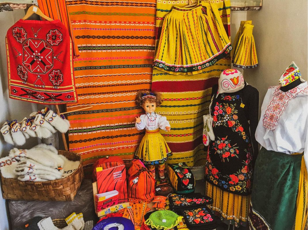 Магазин Muhu Käsitöö на причале порта Куйвасту