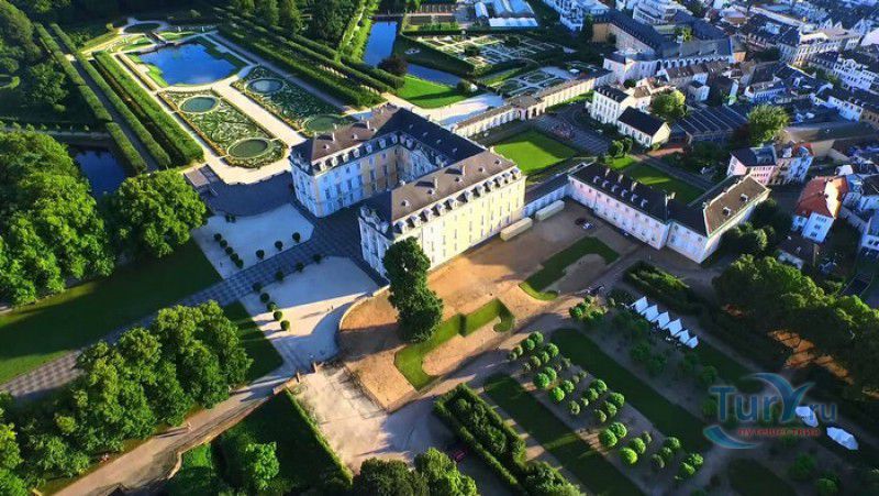 Дворец Аугустусбург