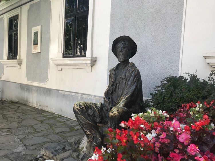 Памятник Джуре Якшичу - квартал Скадарлия