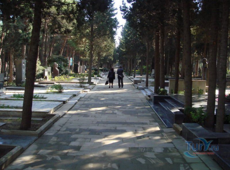 Аллея почётного захоронения в Баку