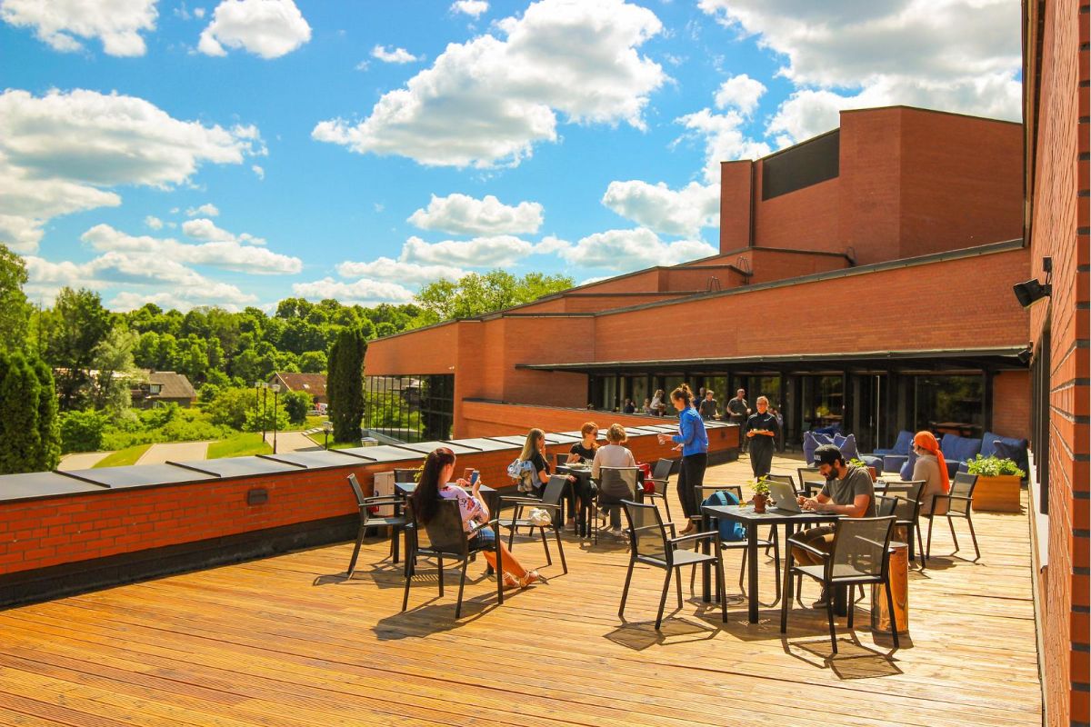 Театральное кафе Ugala