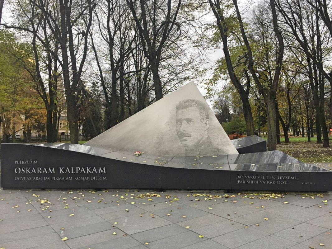 Памятник Оскару Калпаксу