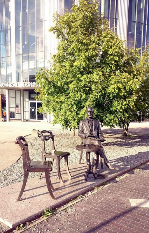 Памятник Густаву Фаберже