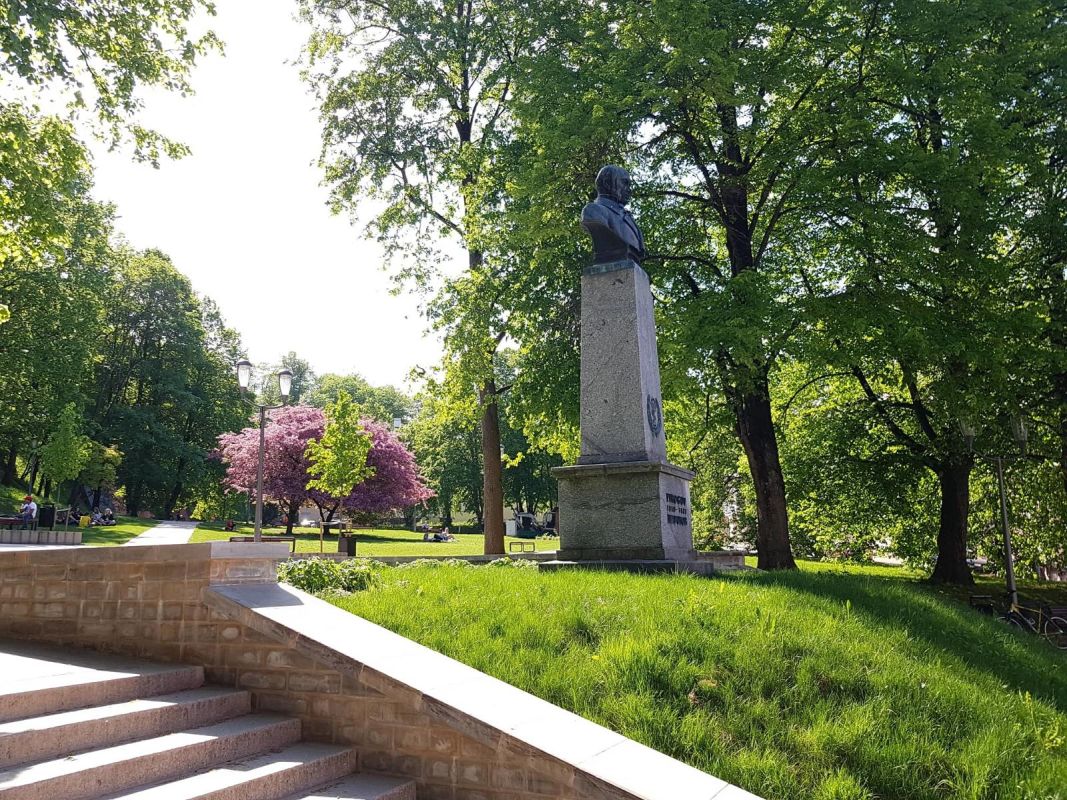 Памятник Николаю Пирогову