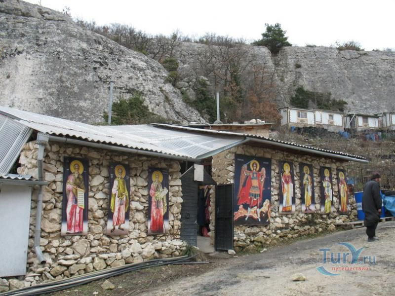 Бисерный пещерный храм (скит Святой Анастасии)