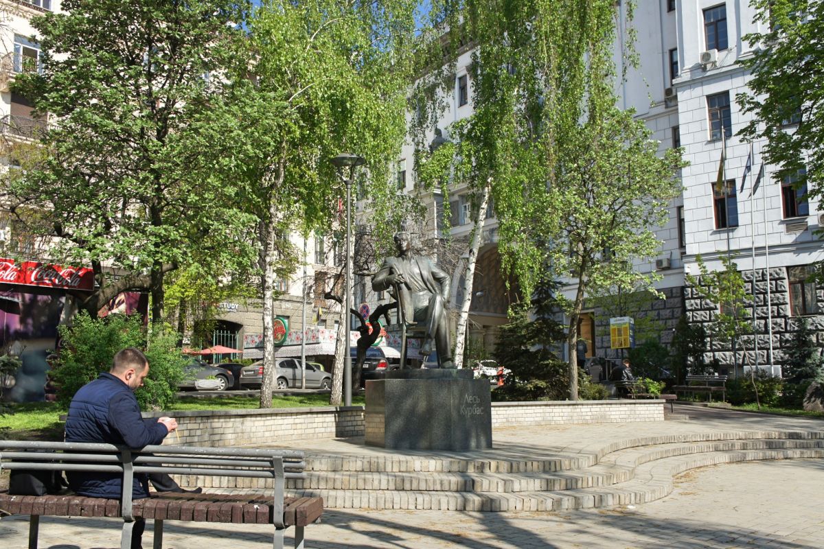 Памятник Лесю Курбасу