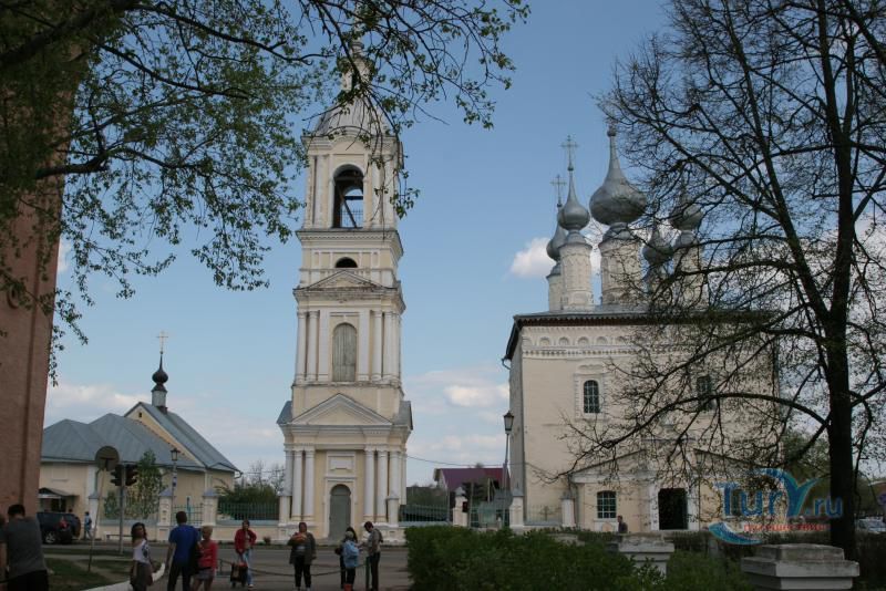 Смоленская церковь и посадский дом