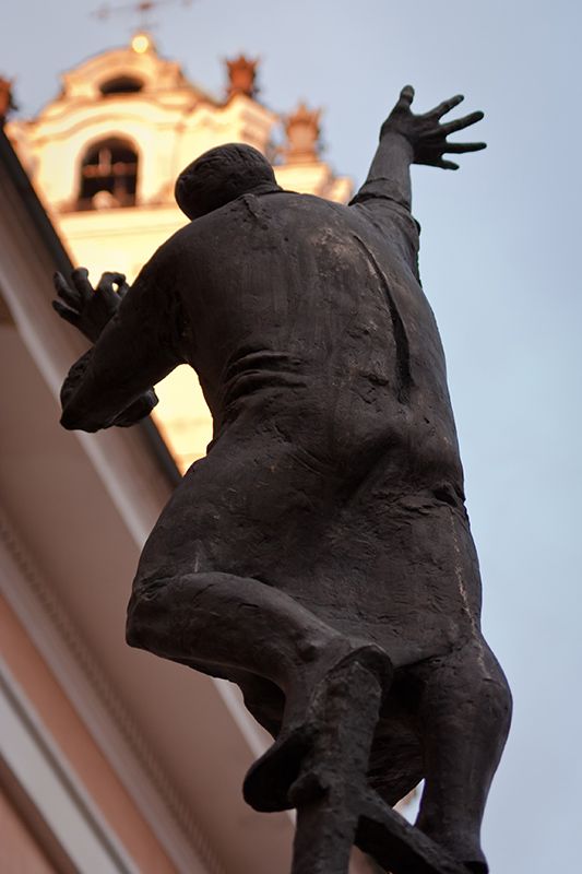 Памятник Фонарщику