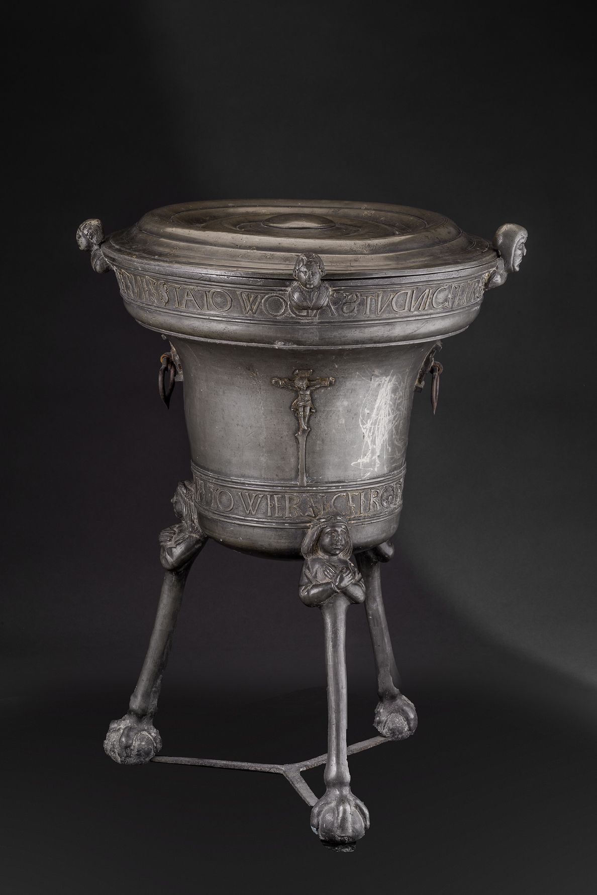 Выставка ИСКУССТВО, ЖИЗНЬ в музее декоративно-прикладного искусства