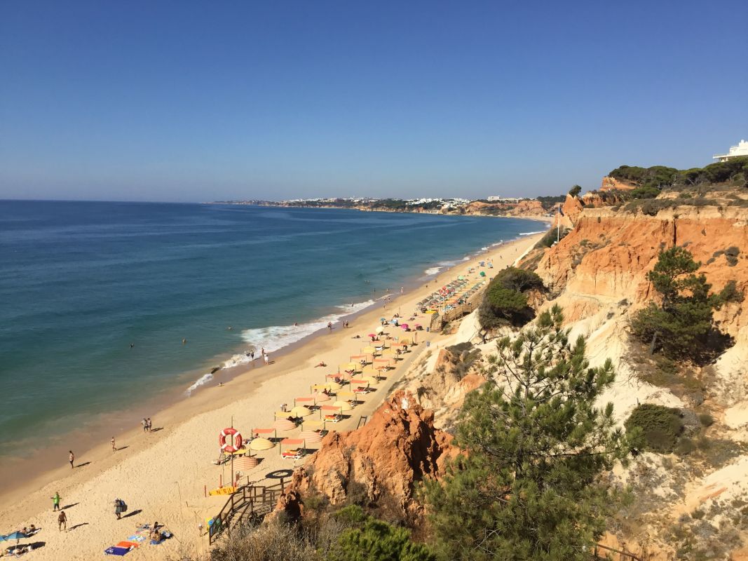 Пляж «Прайя-да-Фалезия / Асотейяш»