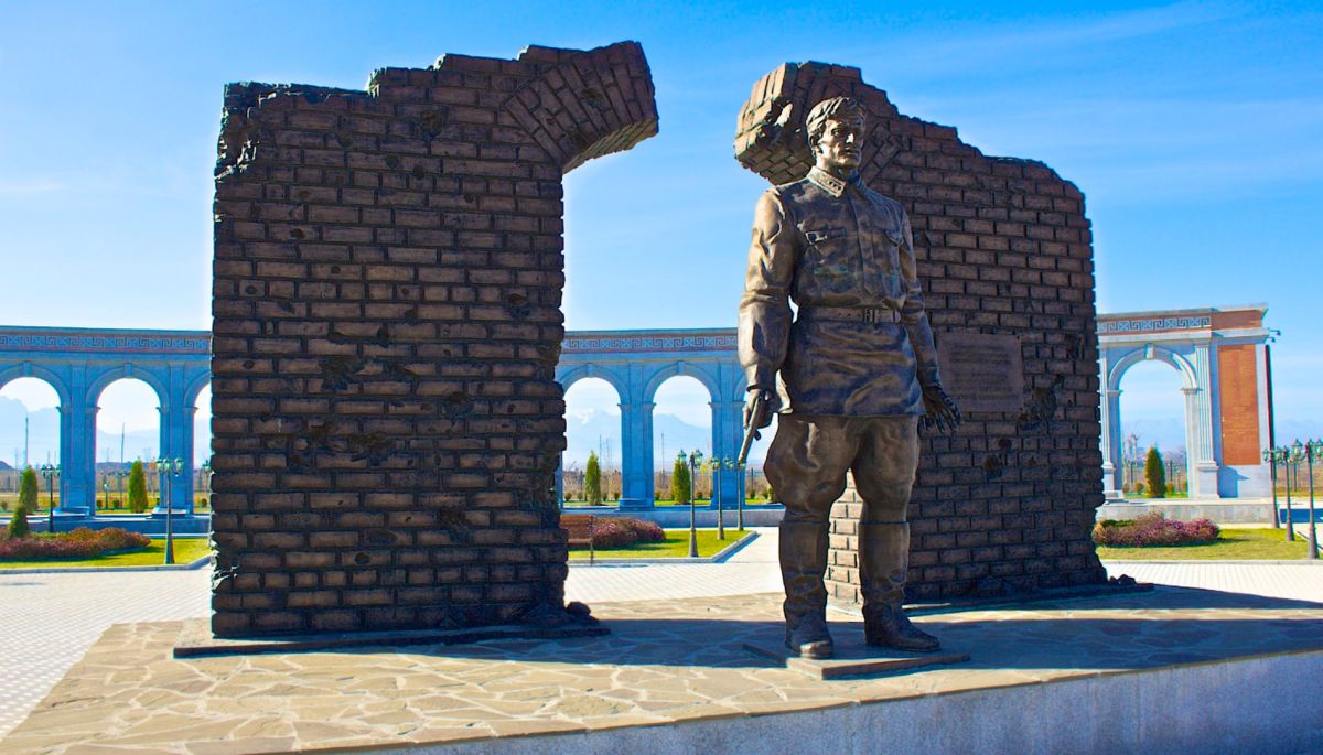 Памятник Последнему защитнику Брестской крепости