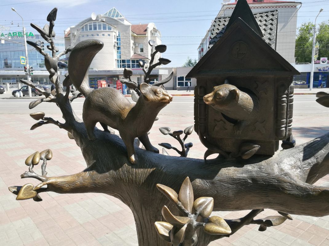 Скульптурная композиция «Дом куницы»