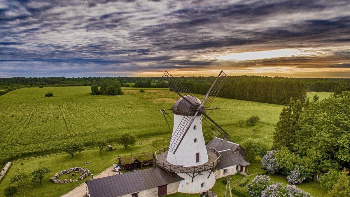 Мастерская по чеканке монет в кузнице при ветряной мельнице Пуравику