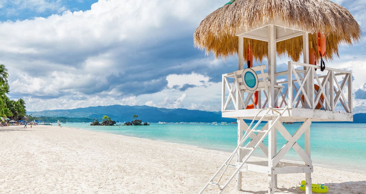 Белый пляж на острове Боракай