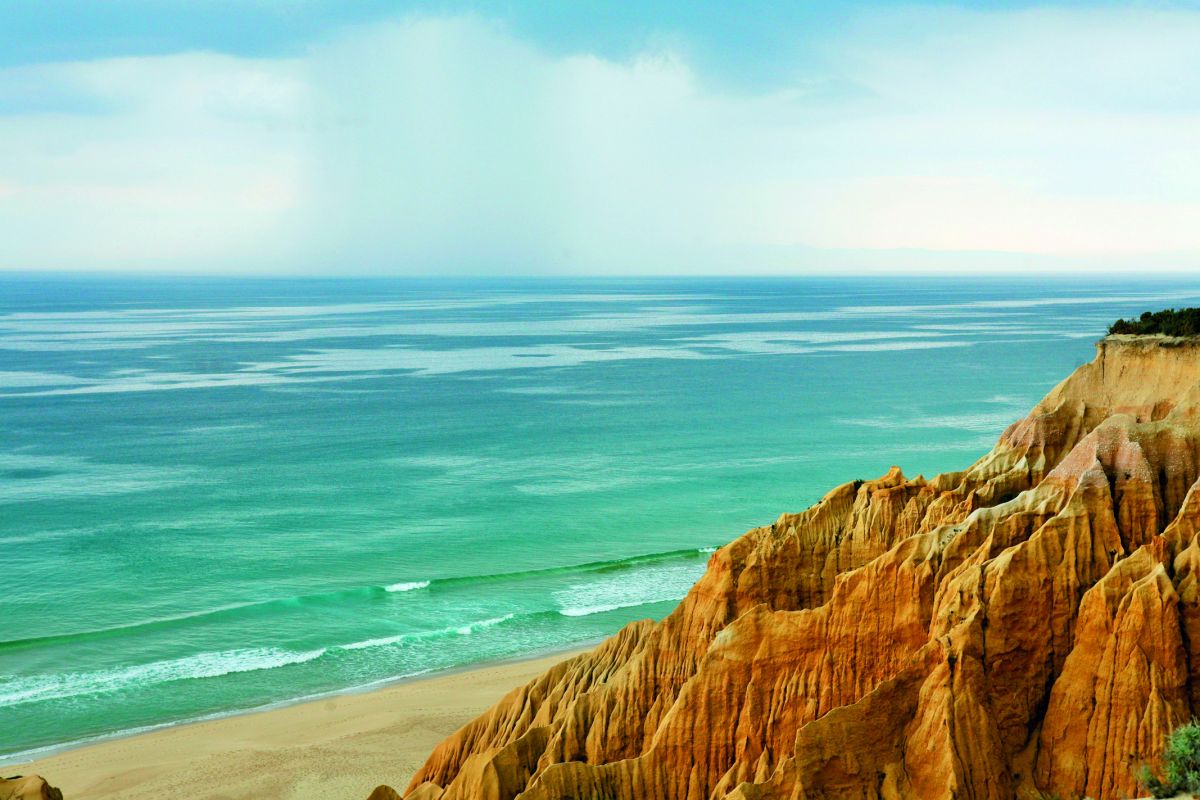 Пляж «Прайя-ду-Бику-даш-Лулаш