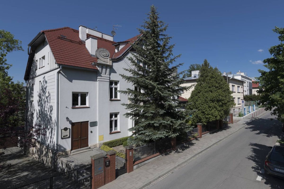 Площадь Лясоты