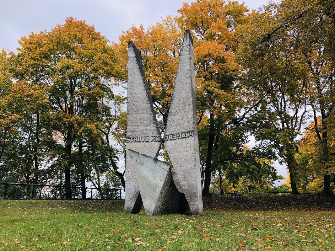 Монумент Фридриху Георгу Вильгельму Струве
