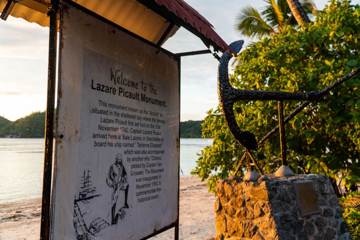 Баи Лазар Паблик Бич