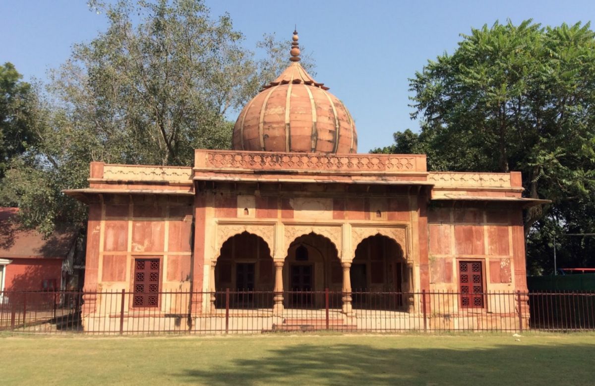 Мавзолей Лал Бангла