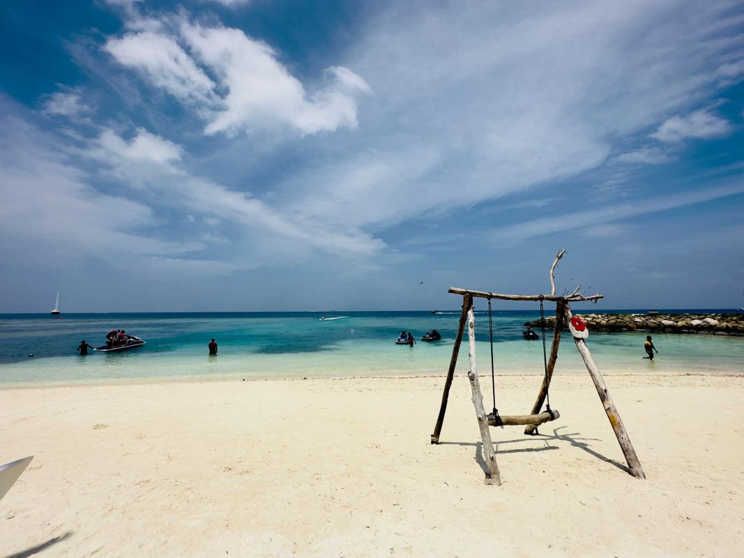 Северо-западный пляж Маафуши (пляж водных видов спорта)