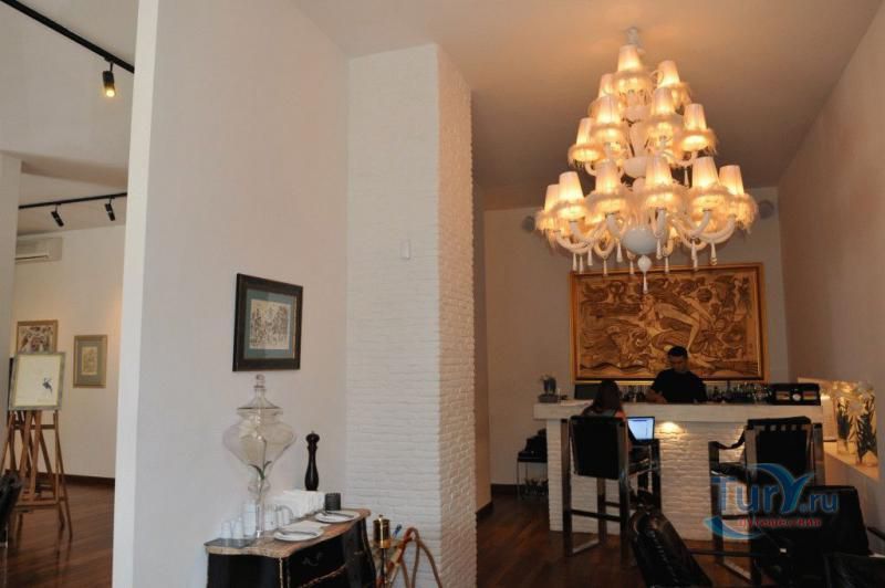 Художественная галерея-кафе Русудан Петвиашвили в Батуми