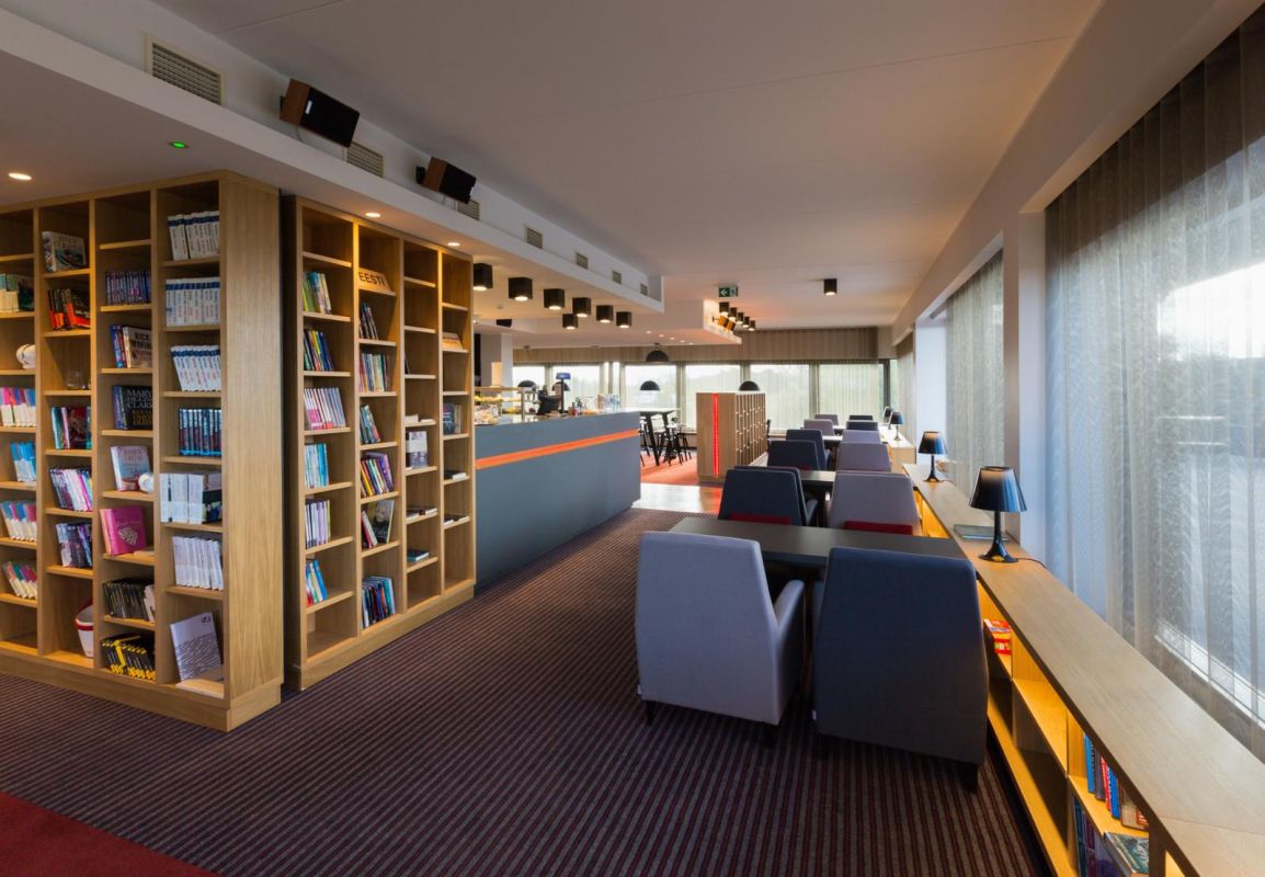 Книжное кафе Purje