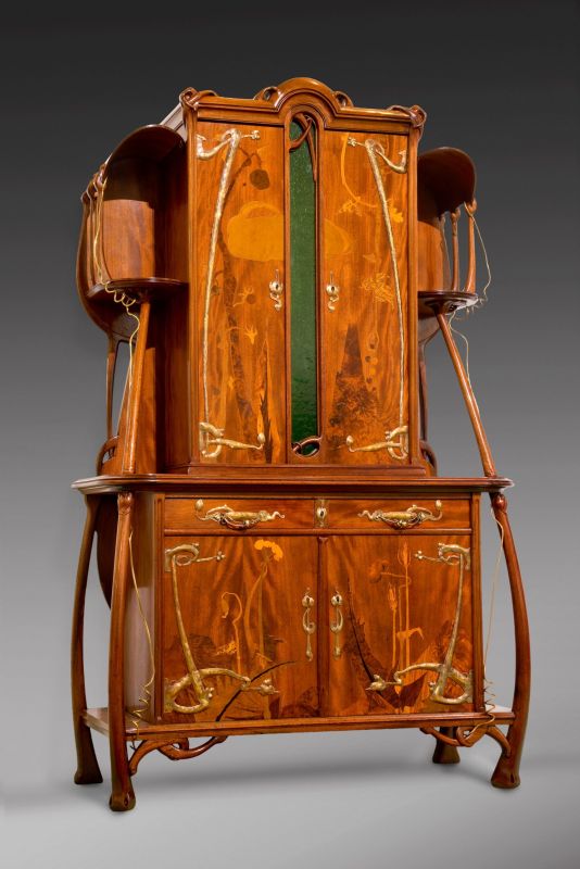 Выставка ИСКУССТВО, ЖИЗНЬ в музее декоративно-прикладного искусства