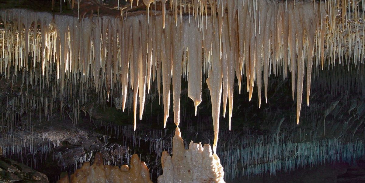 Октябрьская пещера