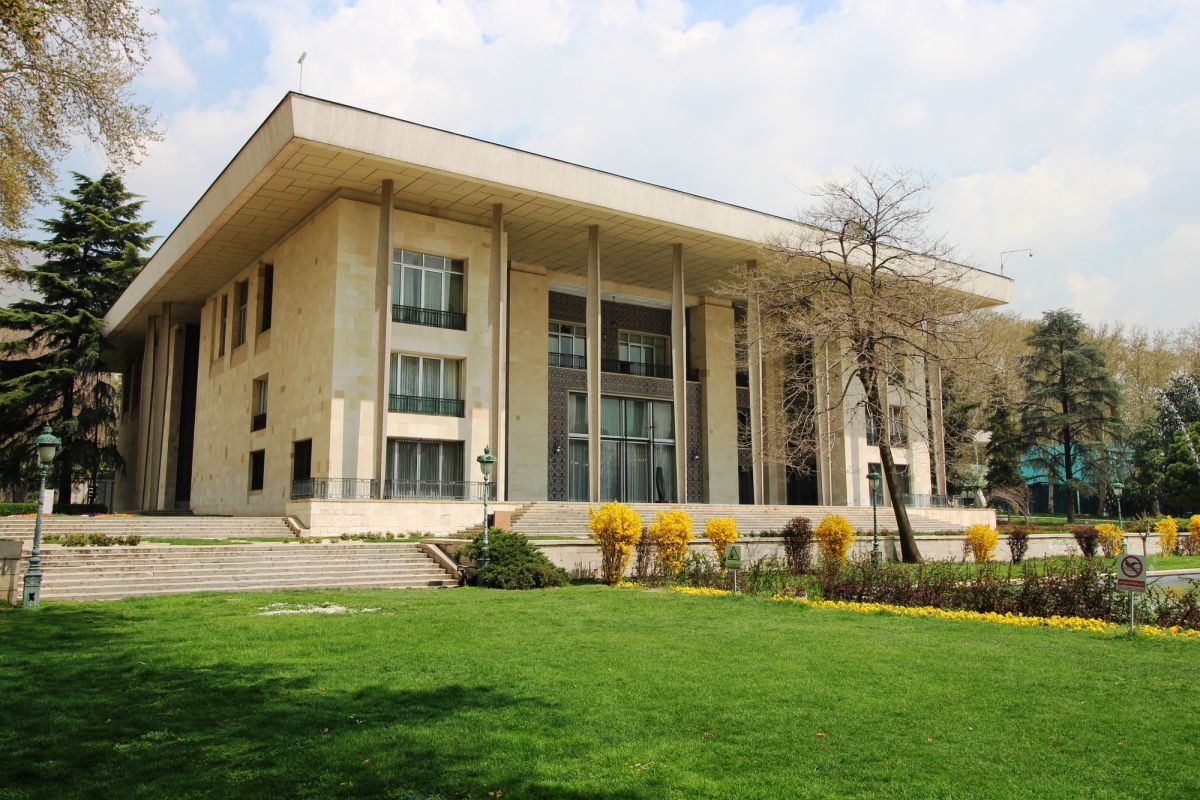 Дворец Ниаваран