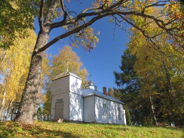 Церковь Меэкси, Иванов камень и Глазной источник