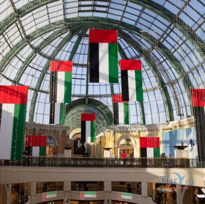 Молл Эмиратов