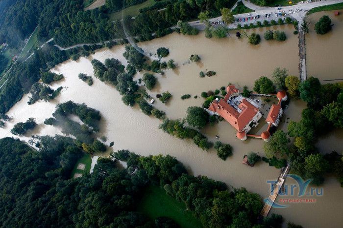 Замок Оточец