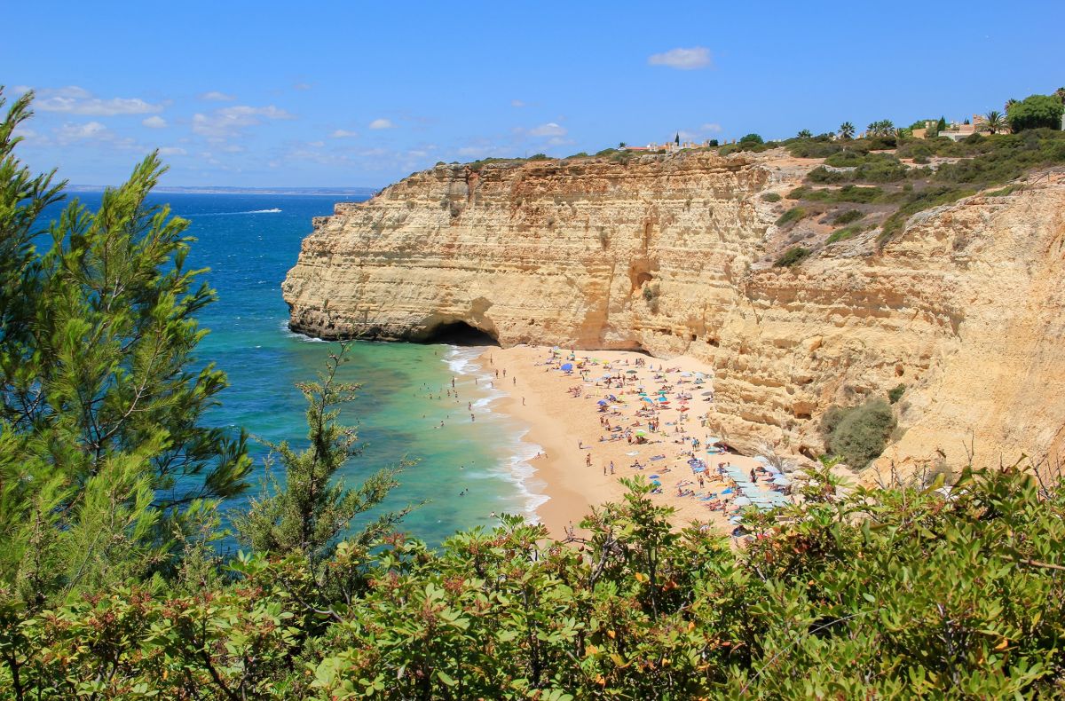 Пляж «Прайя-ду-Вале-ди-Сентеанеш»