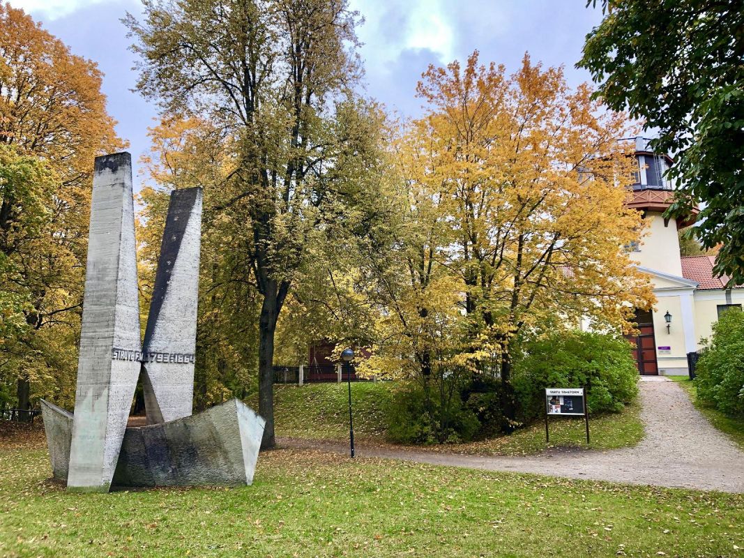 Монумент Фридриху Георгу Вильгельму Струве