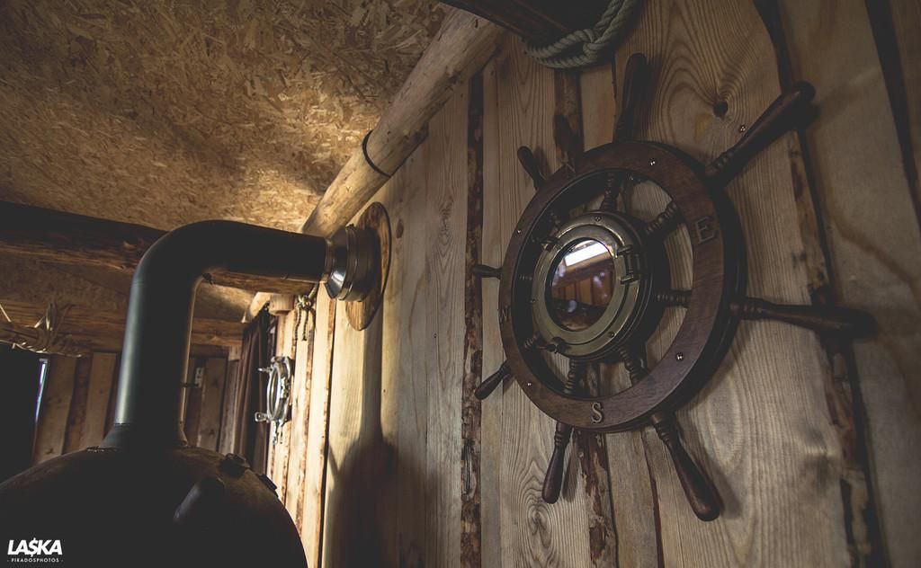 Капитанский домик и корабельная баня