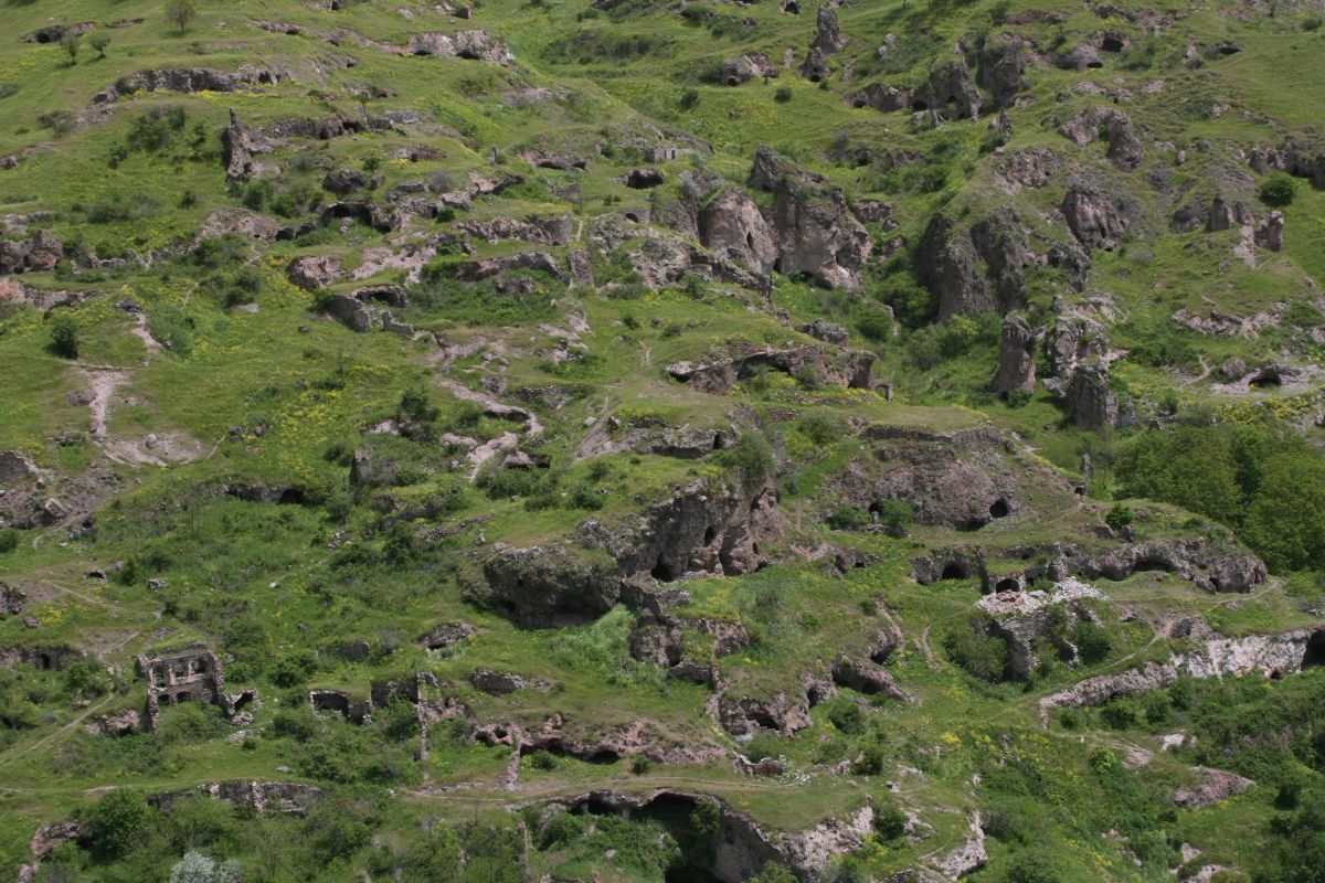 Старое Хндзорескское пещерное поселение