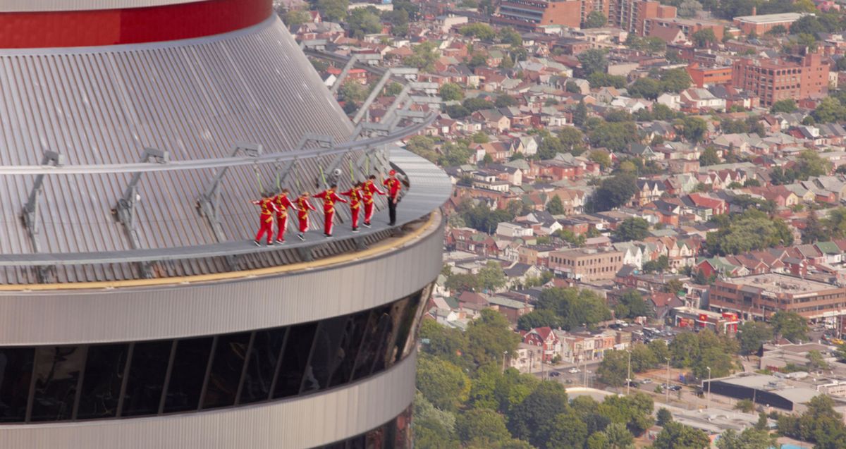 Башня Си Эн Тауэр и смотровая площадка EdgeWalk