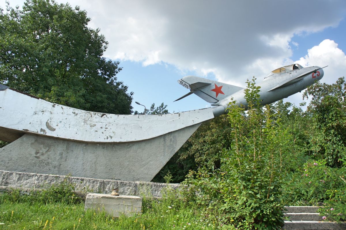 Памятник в честь Второй воздушной армии (МИГ-15)